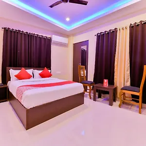 Oyo 16605 Royal Front Hotel Kochi